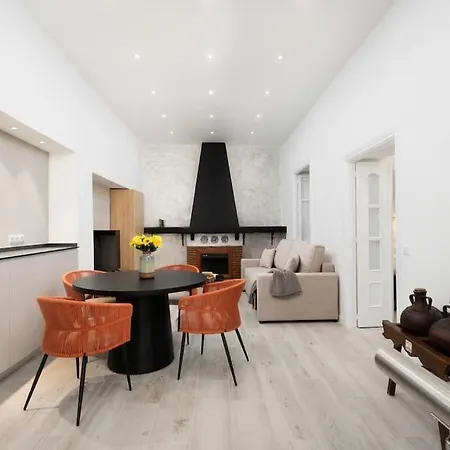 Modern 1-bed With Wi-fi Apartment